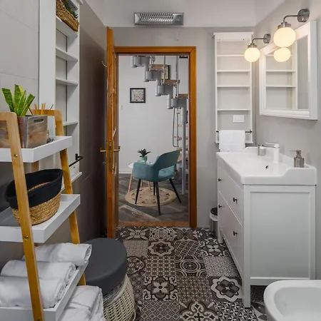 Vakantiehuis Gorgeous In With Kitchen Rakotule