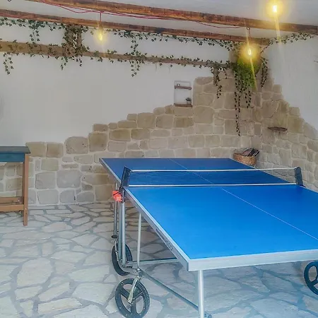 Vakantiehuis Gorgeous In With Kitchen Rakotule